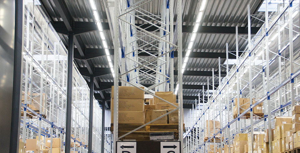 5000 square meters warehouse with LED - ©Voltron®